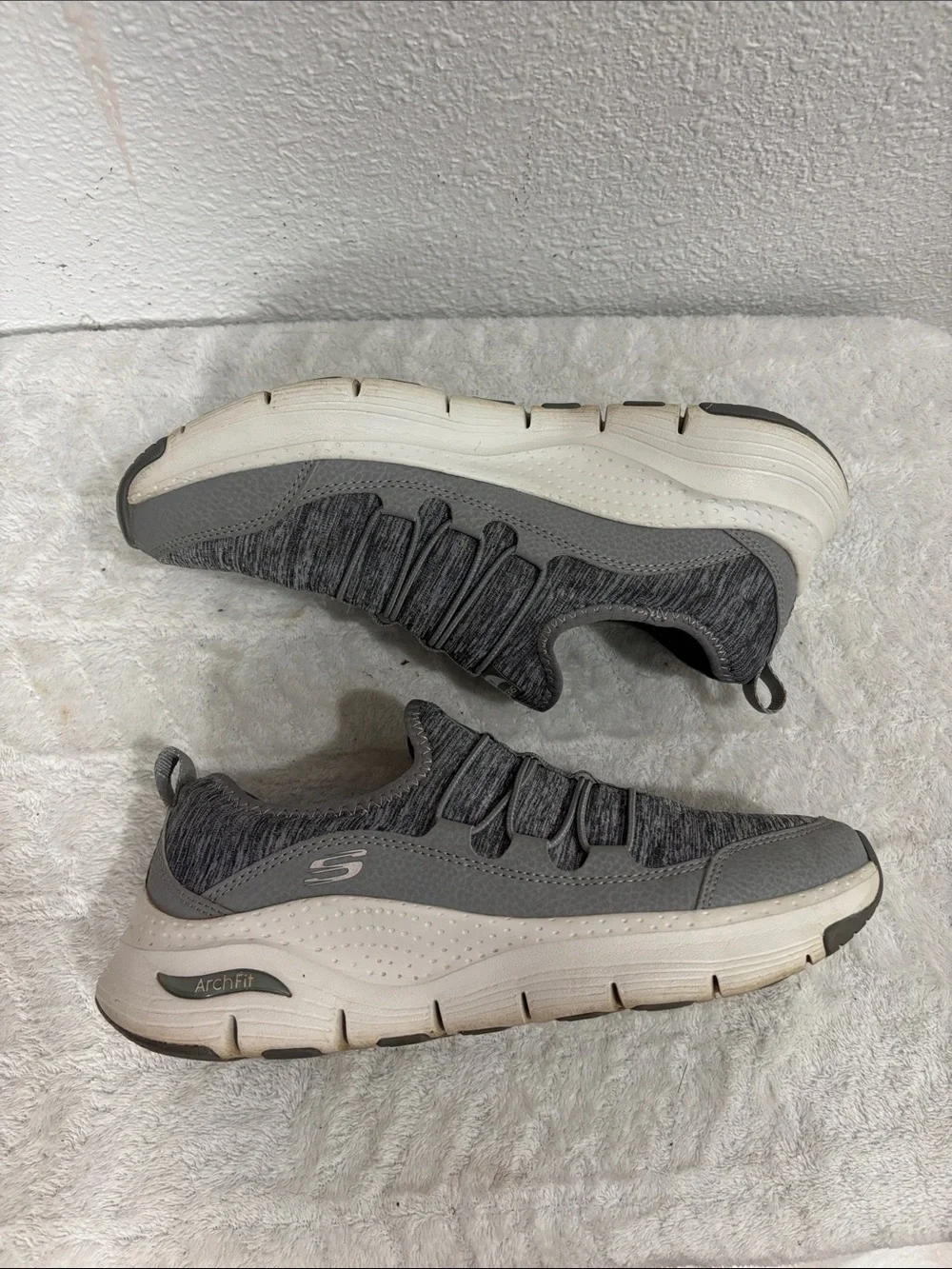 Skechers Arch Fit Women’s Gray Slip-On Walking Sneakers Sz7.5